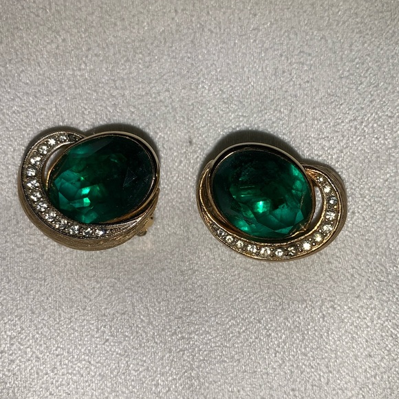 Jewelry - Vintage KRAMER Green Rhinestone Earrings Gold Tone clip on